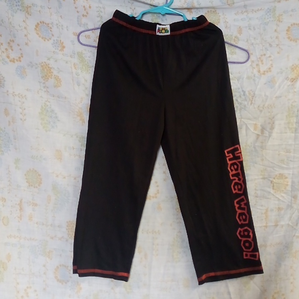 Like new mario bottoms  boys size 6